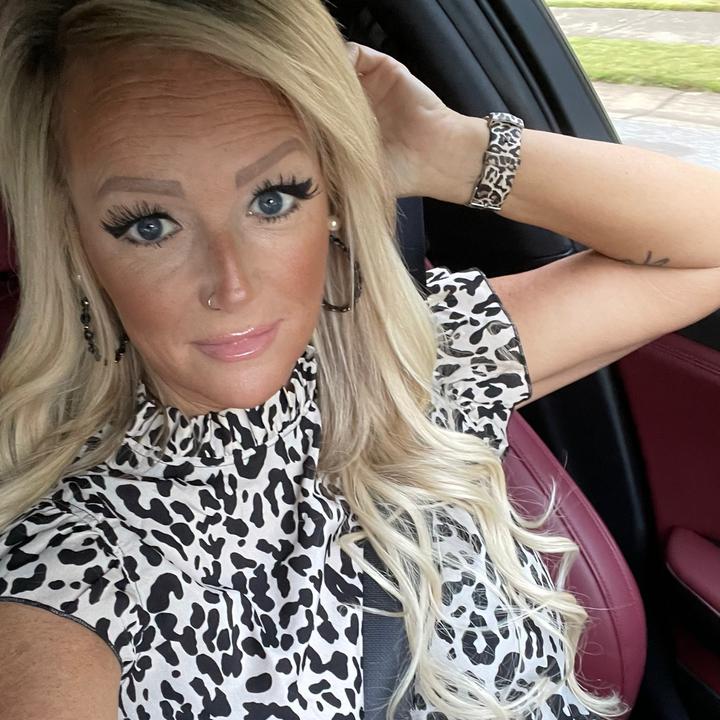 Daphne Love's Instagram, Twitter & Facebook on IDCrawl