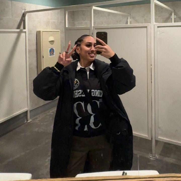 chloetealeoni_