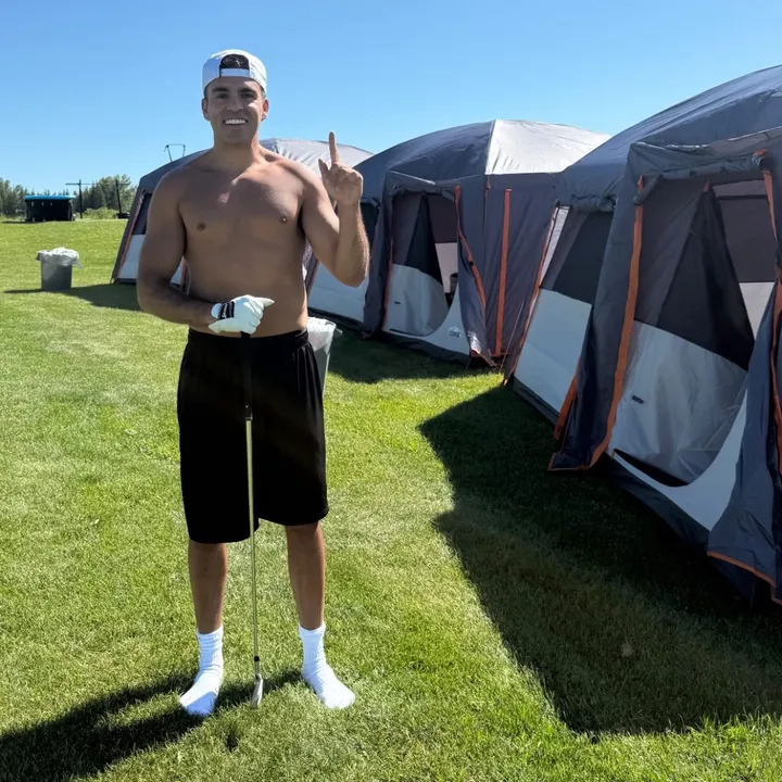 nelkboysholeinone